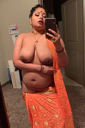 Desi girlfriend saree tease
