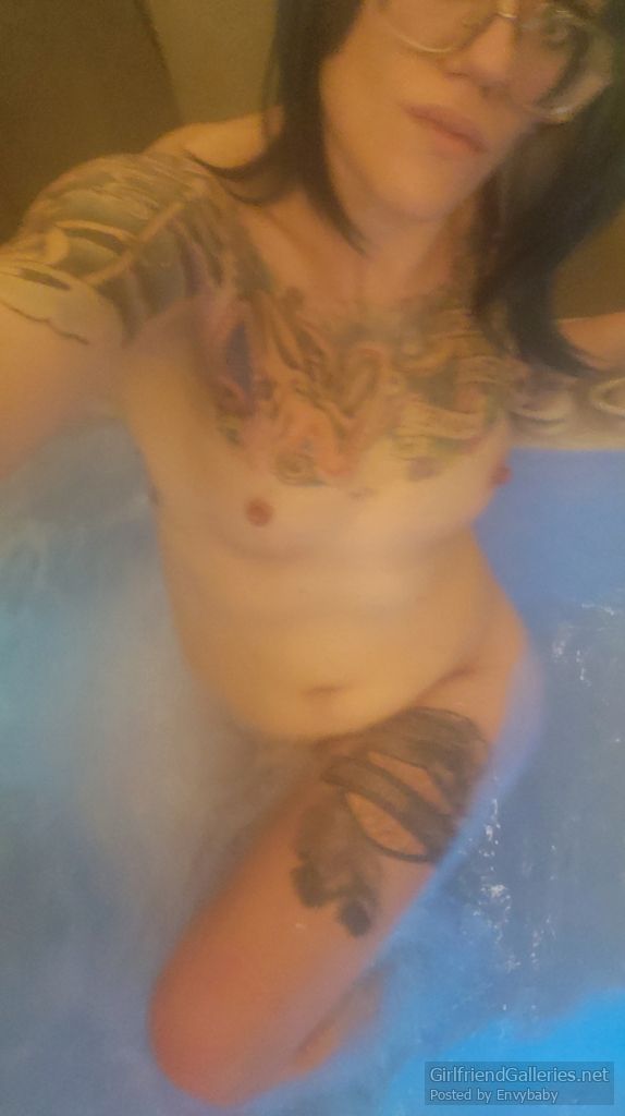 Hot tub play time..... Who wants to join🥵🥵🥵