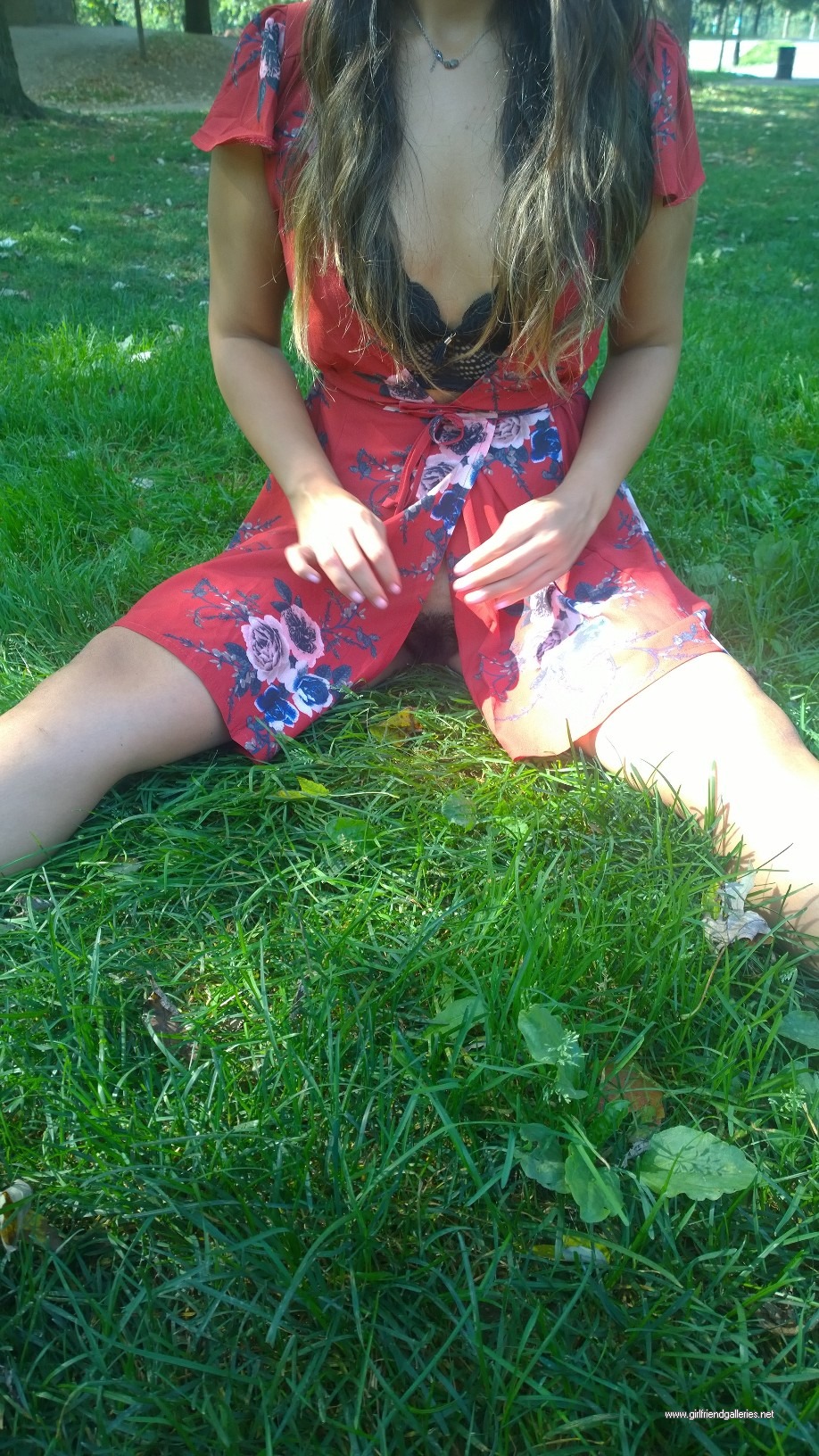 Upskirt, no panties in public