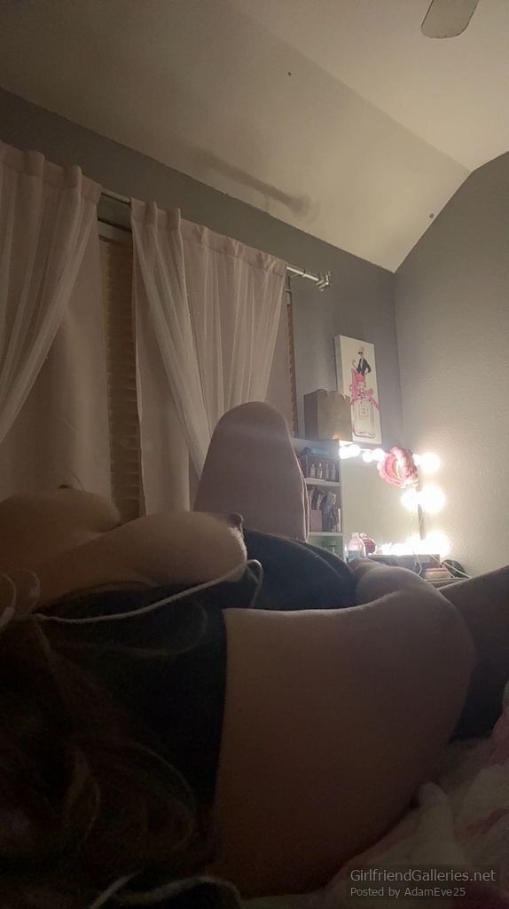 Show off my pussy tits