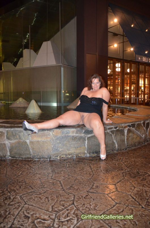 Public Posing in Casino with benefits