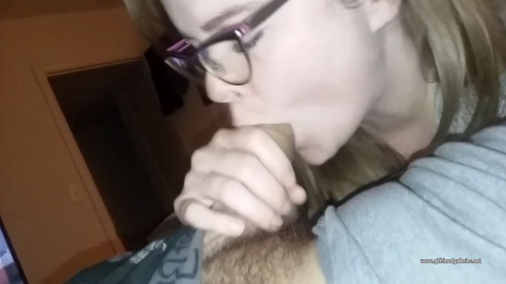 This slut gives immaculate head