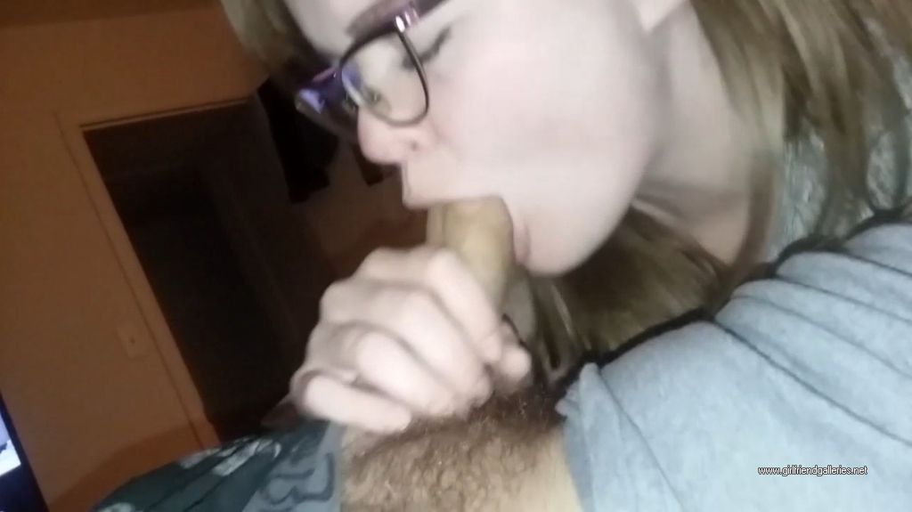 This slut gives immaculate head