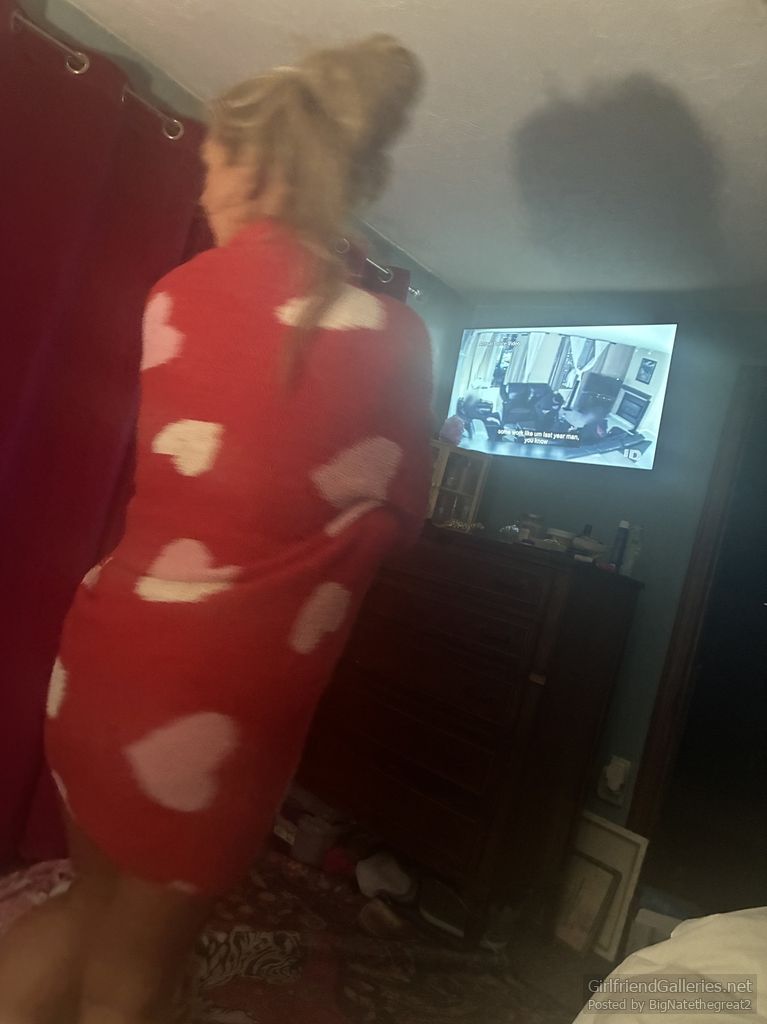 Girlfriend showing off