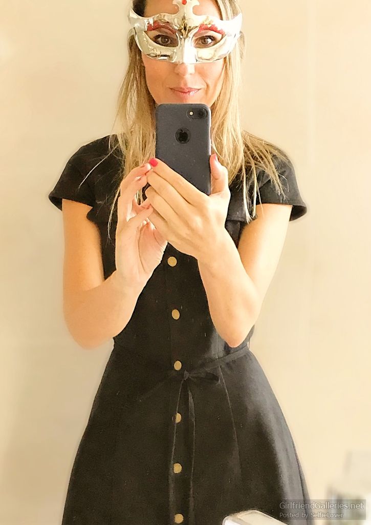 Classy or Slutty? I love my Selfies! Do I make you hard? Tel