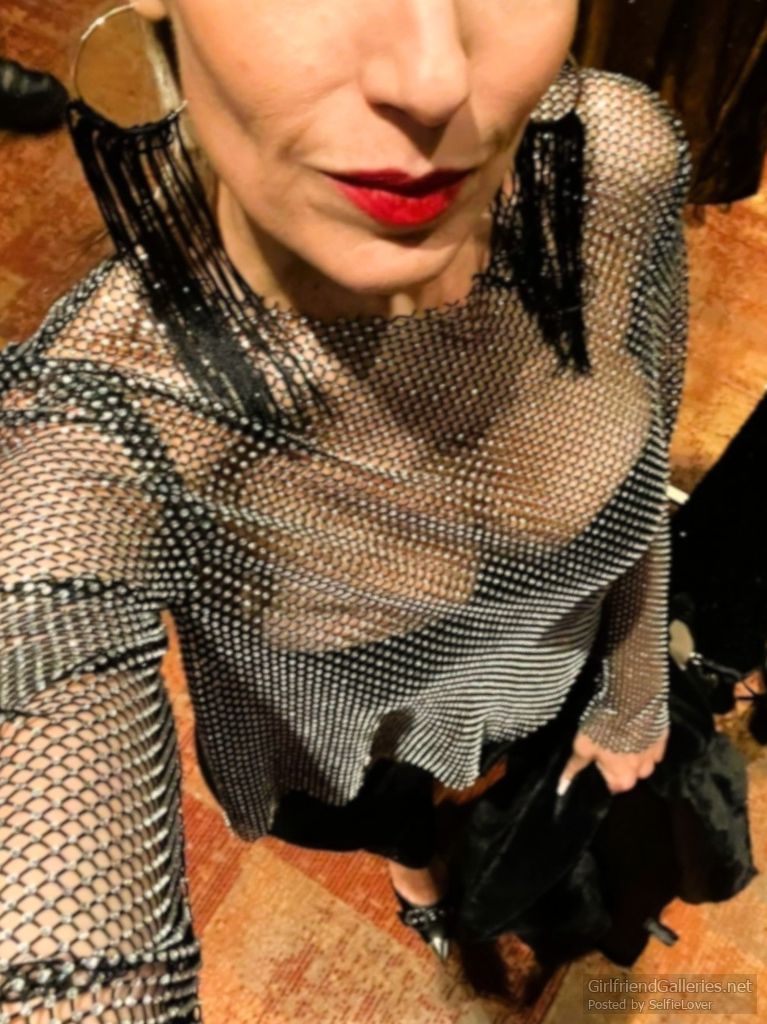 Classy or Slutty? I love my Selfies! Do I make you hard? Tel