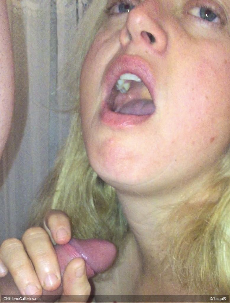 Pissing and sucking cock