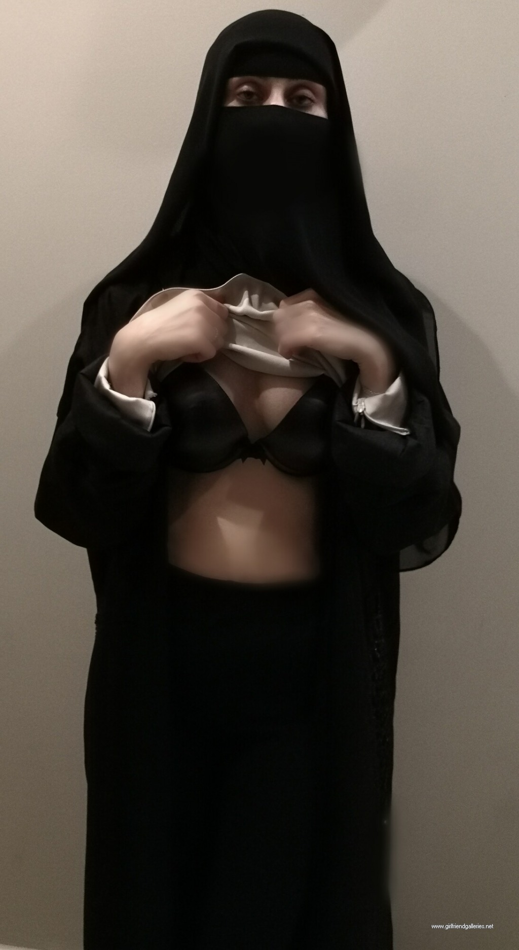 My arabin Niqab pussy 