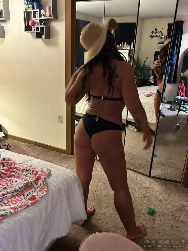 Girlfriend showing off