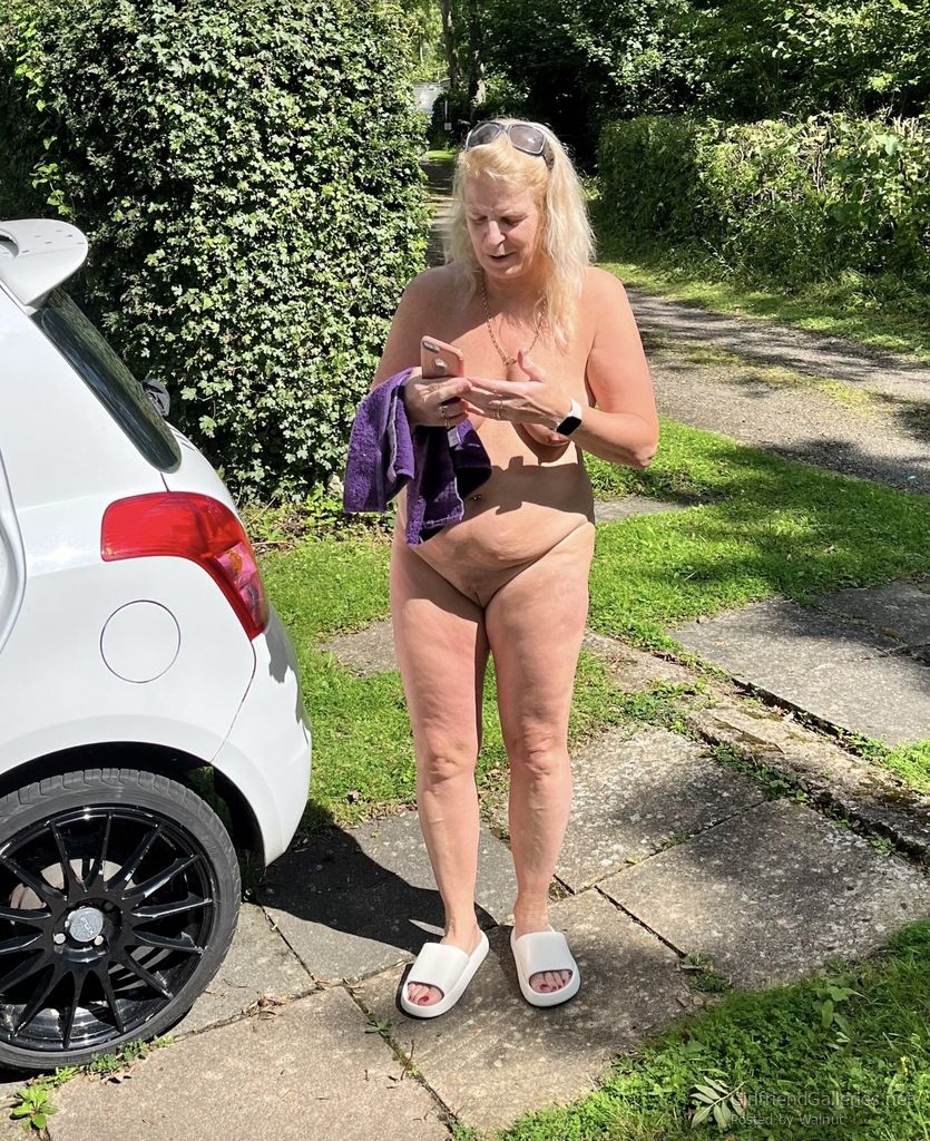 Nude car cleaning