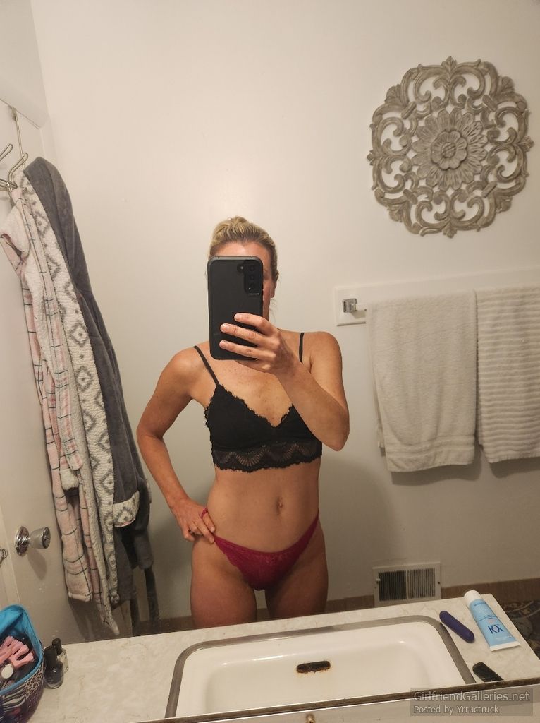 Old mature milf wants to be used